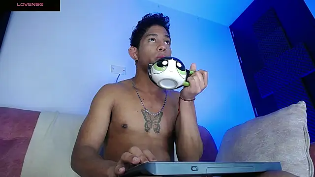 Snapshot of Palo_santo chatting on July 4, 7:48 am Palo santo online show from July 4, 7:48 am