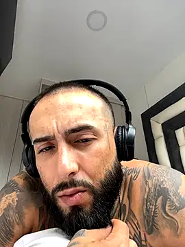 Snapshot of alito998 chatting on December 18, 7:07 pm alito998 online show from December 18, 7:07 pm