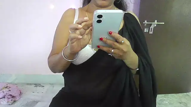 Snapshot of my-laila chatting on November 8, 6:28 am my-laila online show from November 8, 6:28 am