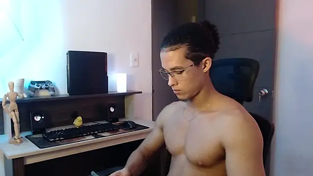 Snapshot of alejo_x3 chatting on December 5, 2:26 am alejo x3 online show from December 5, 2:26 am