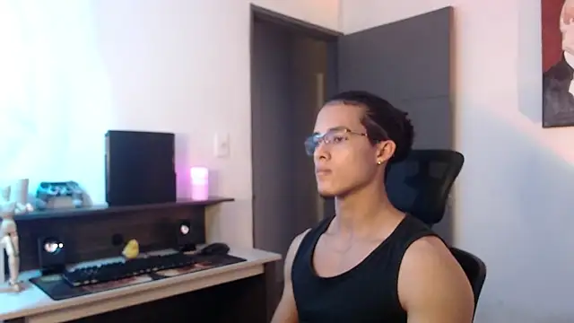 Snapshot of alejo_x3 chatting on December 4, 2:58 am alejo x3 online show from December 4, 2:58 am