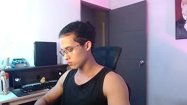 Snapshot of alejo_x3 chatting on December 3, 4:31 am alejo x3 online show from December 3, 4:31 am