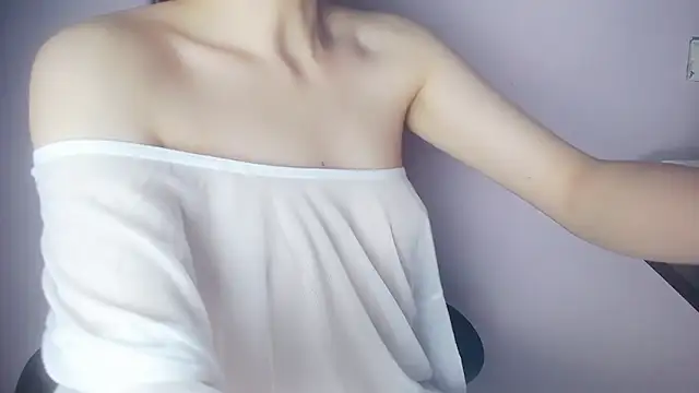 Snapshot of Baenee chatting on March 2, 5:30 pm Baenee online show from March 2, 5:30 pm