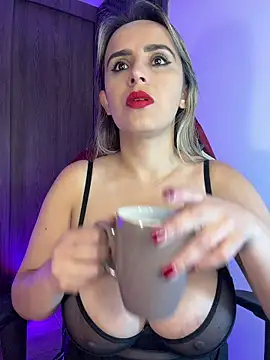 Snapshot of Sara_Mills06 chatting on January 9, 10:44 am Sara Mills06 online show from January 9, 10:44 am