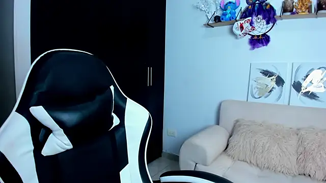 AilynRed online show from December 16, 7:51 pm