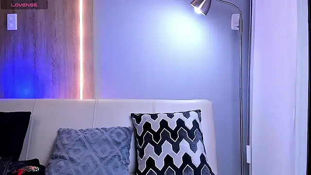 SymonPrince online show from November 28, 3:07 am