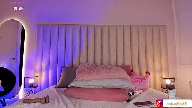 Maia Collins online show from March 17, 2:30 am