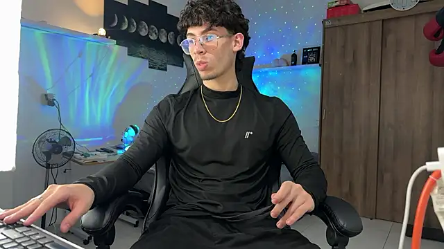 Kisan Smith online show from March 4, 1:35 am