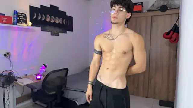 Kisan Smith online show from November 18, 2:16 am