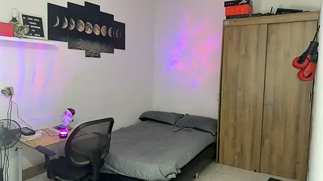 Kisan Smith online show from October 28, 1:17 am