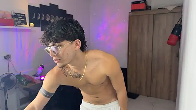 Kisan Smith online show from October 13, 2:57 am