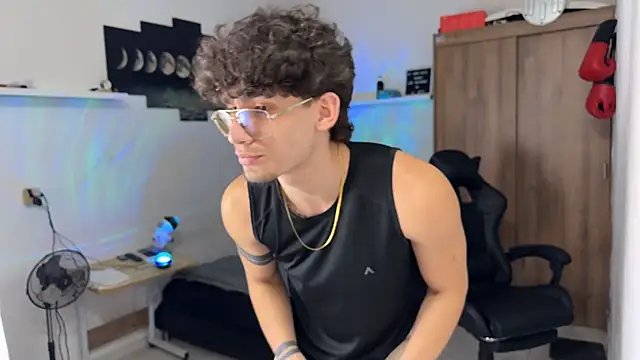 Kisan Smith online show from February 11, 3:39 am