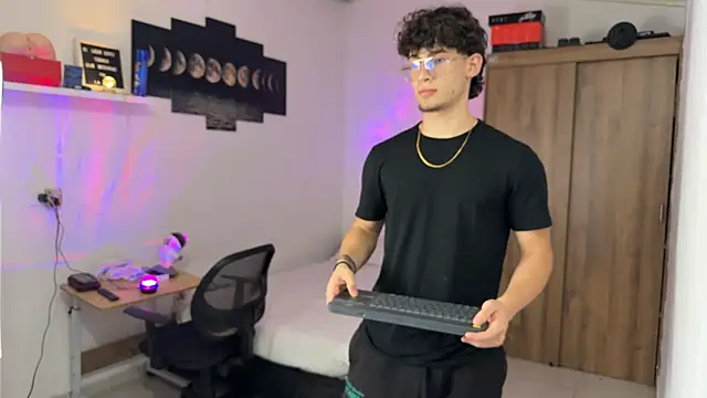 Kisan Smith online show from November 8, 2:04 am