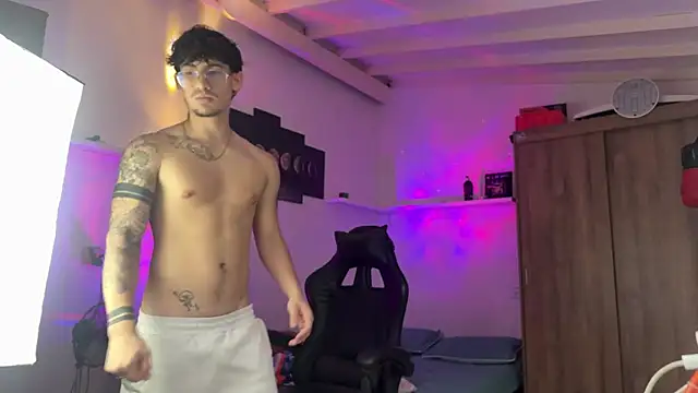 Kisan Smith online show from April 13, 3:32 am