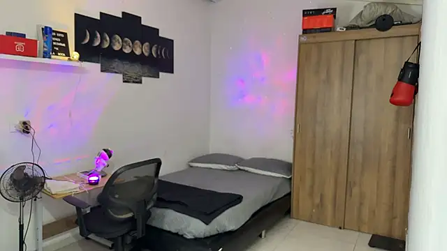 Kisan Smith online show from November 24, 2:00 am