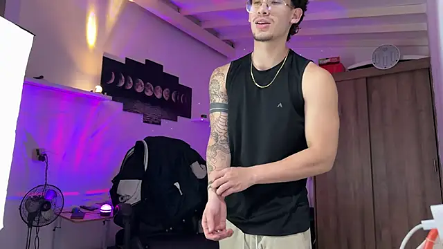 Kisan Smith online show from April 9, 3:52 am