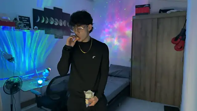 Kisan Smith online show from October 21, 3:28 am