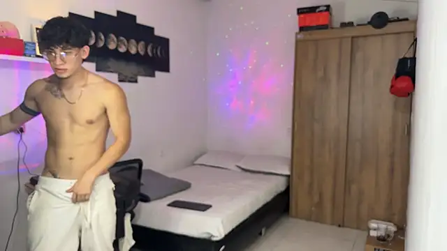 Kisan Smith online show from November 9, 1:20 am