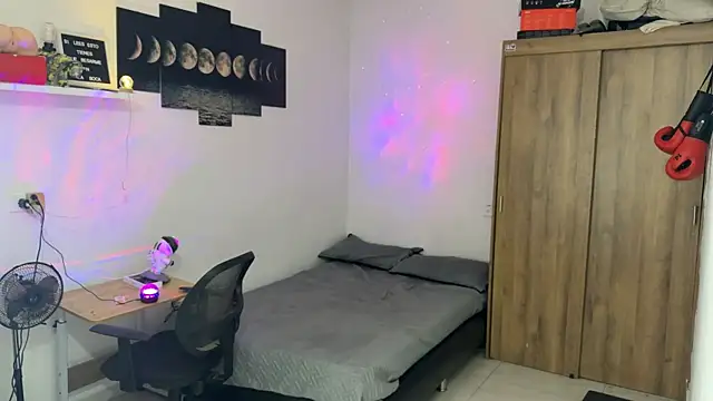 Kisan Smith online show from October 25, 2:55 am