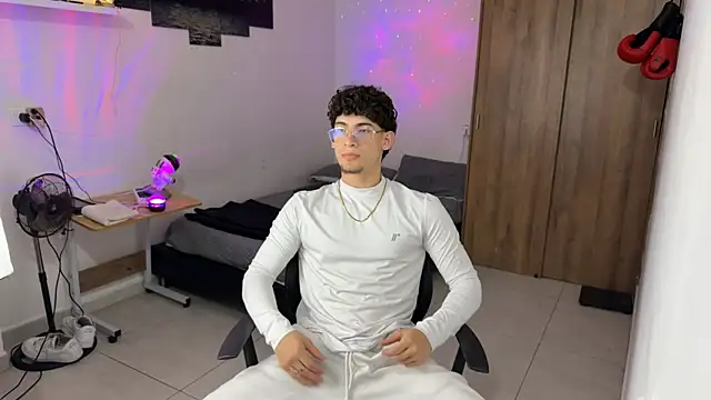 Kisan Smith online show from November 20, 12:33 am