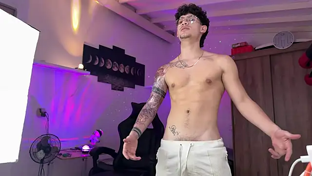 Kisan Smith online show from March 13, 3:33 am