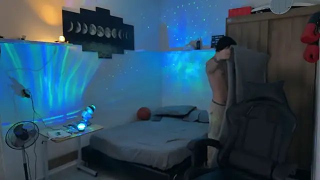 Kisan Smith online show from February 25, 3:40 am