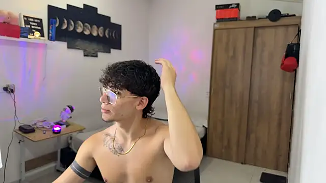 Kisan Smith online show from November 10, 1:21 am