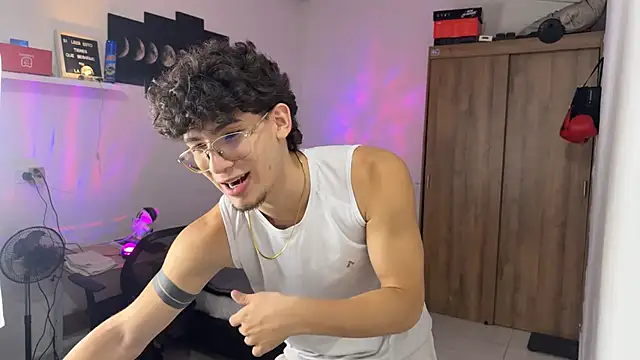 Kisan Smith online show from November 15, 2:26 am