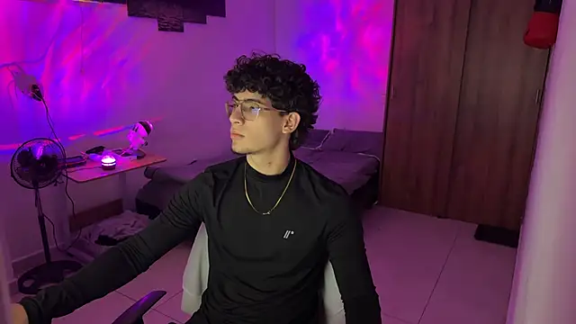 Kisan Smith online show from December 18, 2:16 am