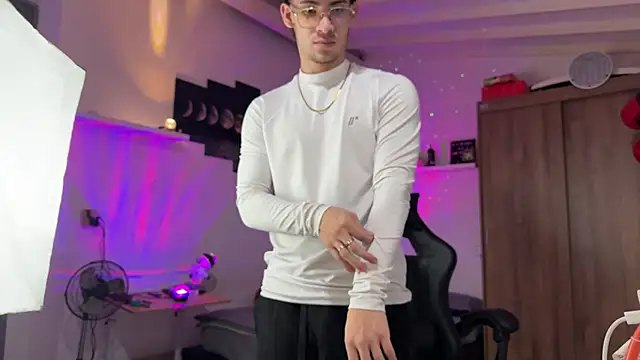 Kisan Smith online show from March 10, 2:37 am