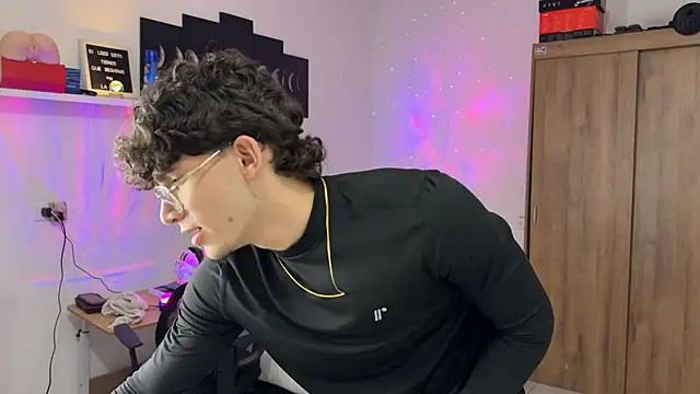 Kisan Smith online show from November 7, 2:05 am