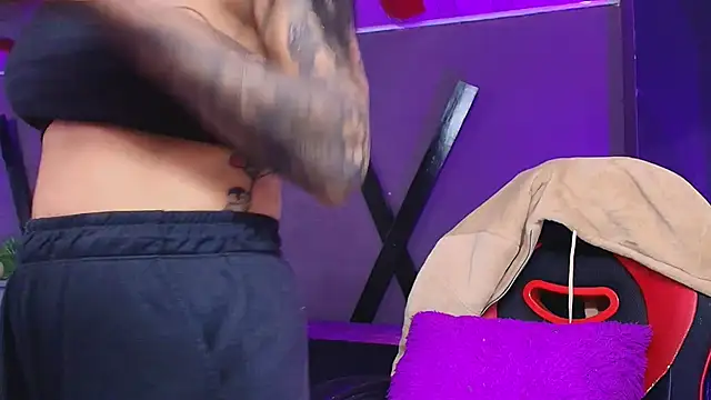 Snapshot of Juliet_Nasty chatting on October 8, 12:07 pm Juliet Nasty online show from October 8, 12:07 pm