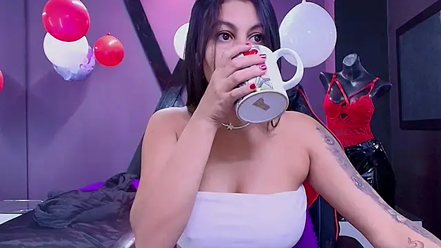 Snapshot of Juliet_Nasty chatting on February 21, 12:49 pm Juliet Nasty online show from February 21, 12:49 pm