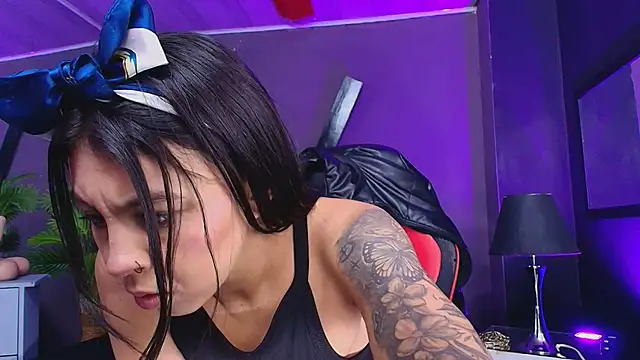 Snapshot of Juliet_Nasty chatting on October 7, 12:06 pm Juliet Nasty online show from October 7, 12:06 pm