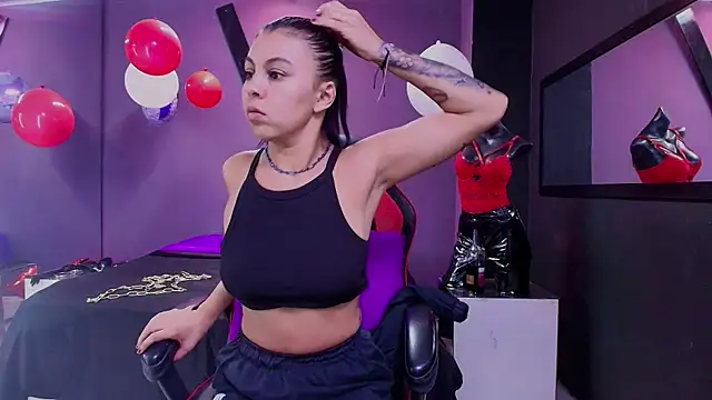 Snapshot of Juliet_Nasty chatting on February 24, 12:59 pm Juliet Nasty online show from February 24, 12:59 pm