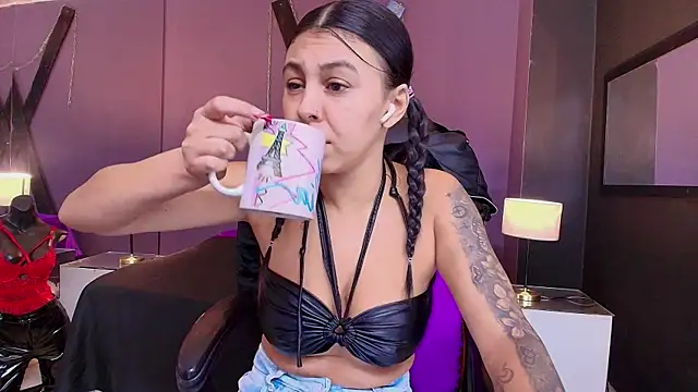 Snapshot of Juliet_Nasty chatting on March 14, 11:56 am Juliet Nasty online show from March 14, 11:56 am