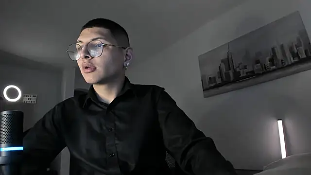 Snapshot of a_lejandro_0_8 chatting on March 15, 12:47 am a lejandro 0 8 online show from March 15, 12:47 am