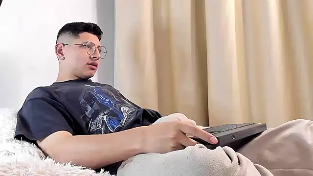 a lejandro 0 8 online show from February 8, 6:33 am