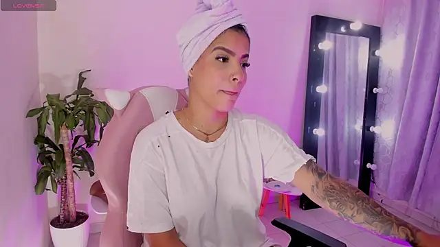 EmmaRusellx online show from April 16, 9:39 pm