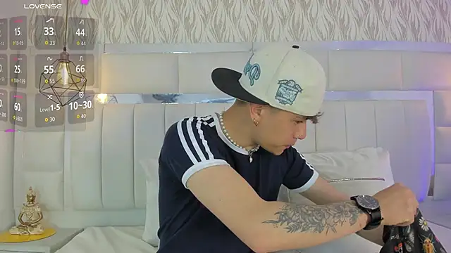 Snapshot of 1m_Joel chatting on October 5, 4:14 am 1m Joel online show from October 5, 4:14 am