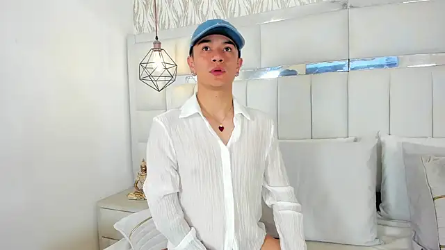 Snapshot of 1m_Joel chatting on November 14, 5:11 am 1m Joel online show from November 14, 5:11 am