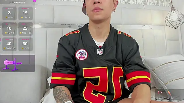 Snapshot of 1m_Joel chatting on November 16, 5:12 am 1m Joel online show from November 16, 5:12 am