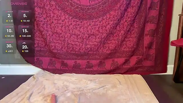 Snapshot of GlitterKitty108 chatting on November 1, 1:27 pm GlitterKitty108 online show from November 1, 1:27 pm