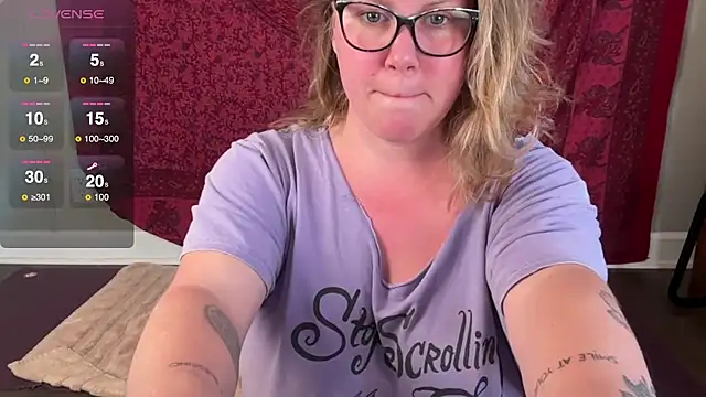 Snapshot of GlitterKitty108 chatting on November 2, 2:11 pm GlitterKitty108 online show from November 2, 2:11 pm