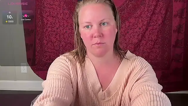 Snapshot of GlitterKitty108 chatting on October 24, 12:59 pm GlitterKitty108 online show from October 24, 12:59 pm