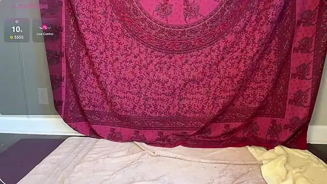 Snapshot of GlitterKitty108 chatting on November 15, 2:32 pm GlitterKitty108 online show from November 15, 2:32 pm