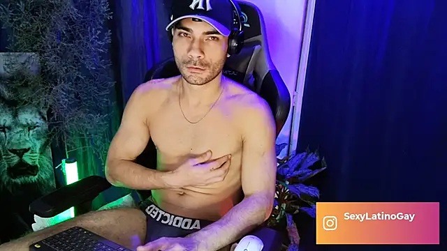 Snapshot of sexyboycolombi4 chatting on March 14, 6:21 am sexyboycolombi4 online show from March 14, 6:21 am