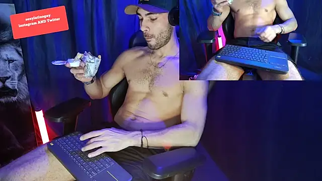 Snapshot of sexyboycolombi4 chatting on February 14, 3:33 am sexyboycolombi4 online show from February 14, 3:33 am