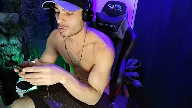 Snapshot of sexyboycolombi4 chatting on March 14, 3:15 am sexyboycolombi4 online show from March 14, 3:15 am