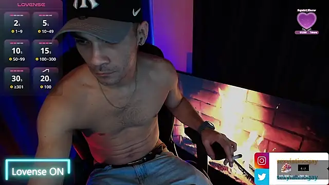 Snapshot of sexyboycolombi4 chatting on February 3, 11:10 pm sexyboycolombi4 online show from February 3, 11:10 pm